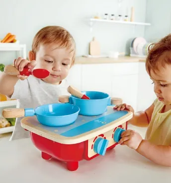 Hape Toddler Kitchen Set木制厨房玩具,配有锅和平底锅