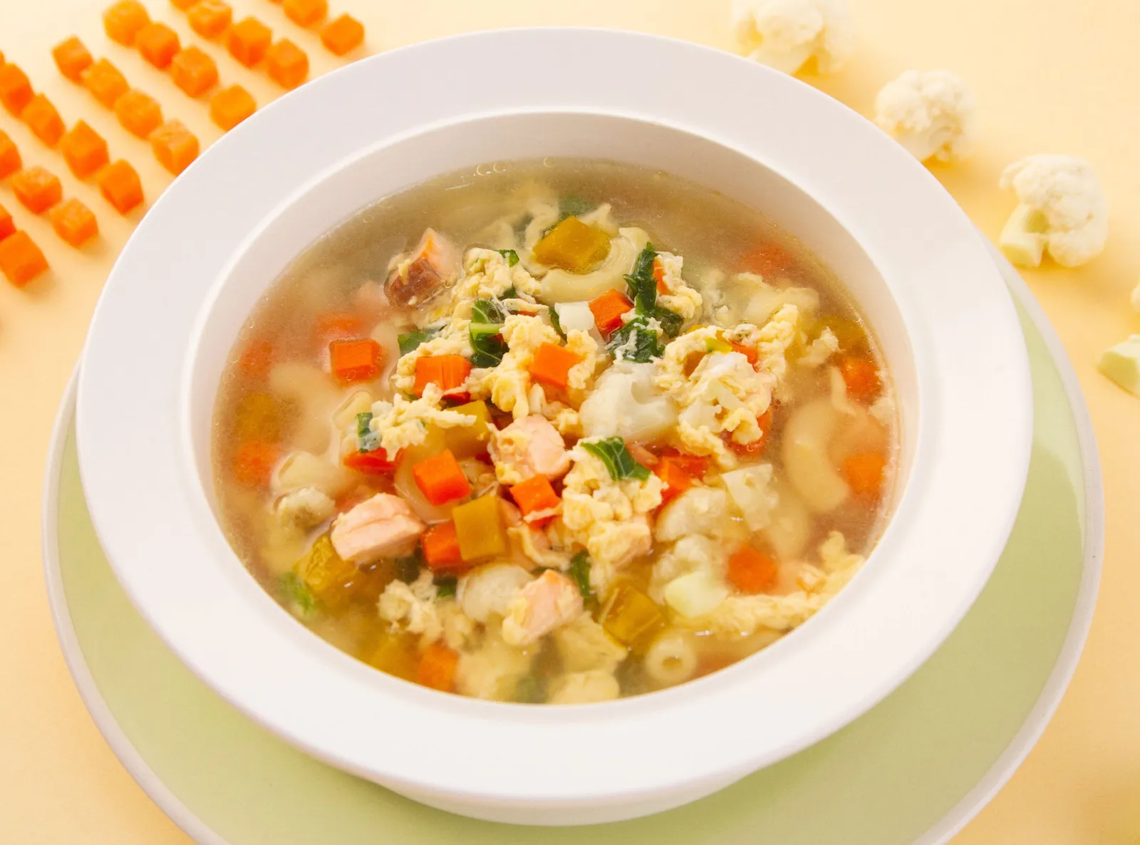 Macaroni egg soup