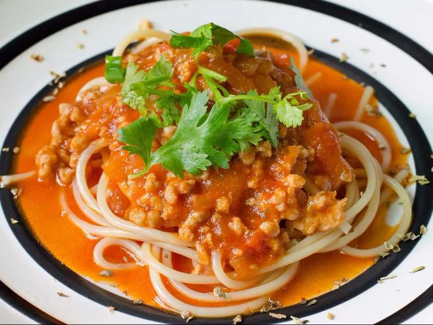 Spaghetti with tomato sauce