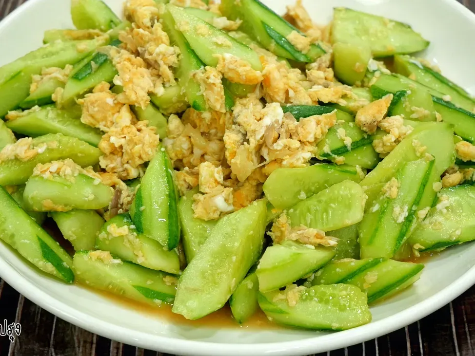 Stir-fried cucumber with eggs