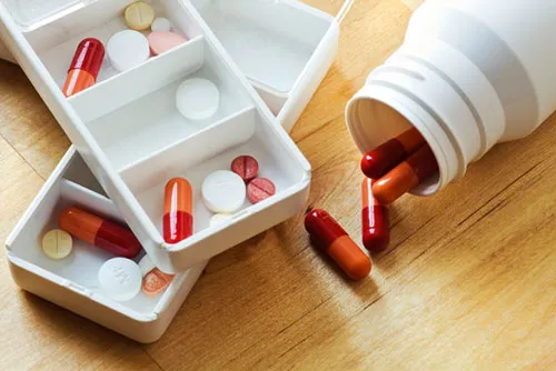 Menyiapkan obat dan alat takar sebelum memberikannya kepada anak