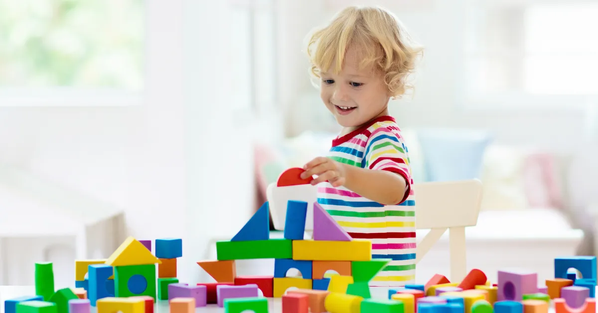 子どもに十分な明るさがある室内